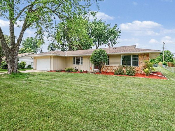 981 Oriole Drive, Apple Valley, MN 55124