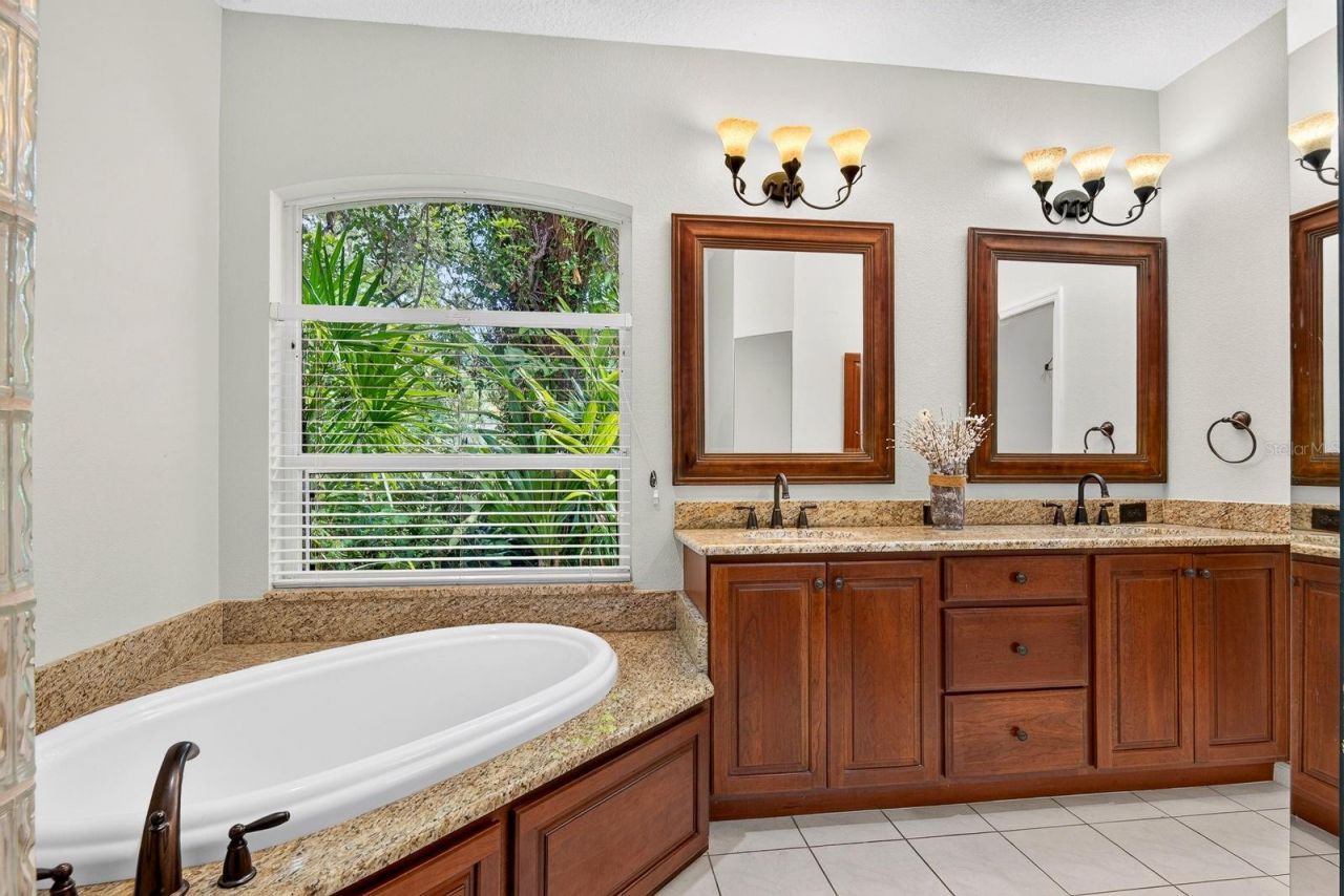 2073 Misty Sunrise Trail, Sarasota, FL 34240 Photo