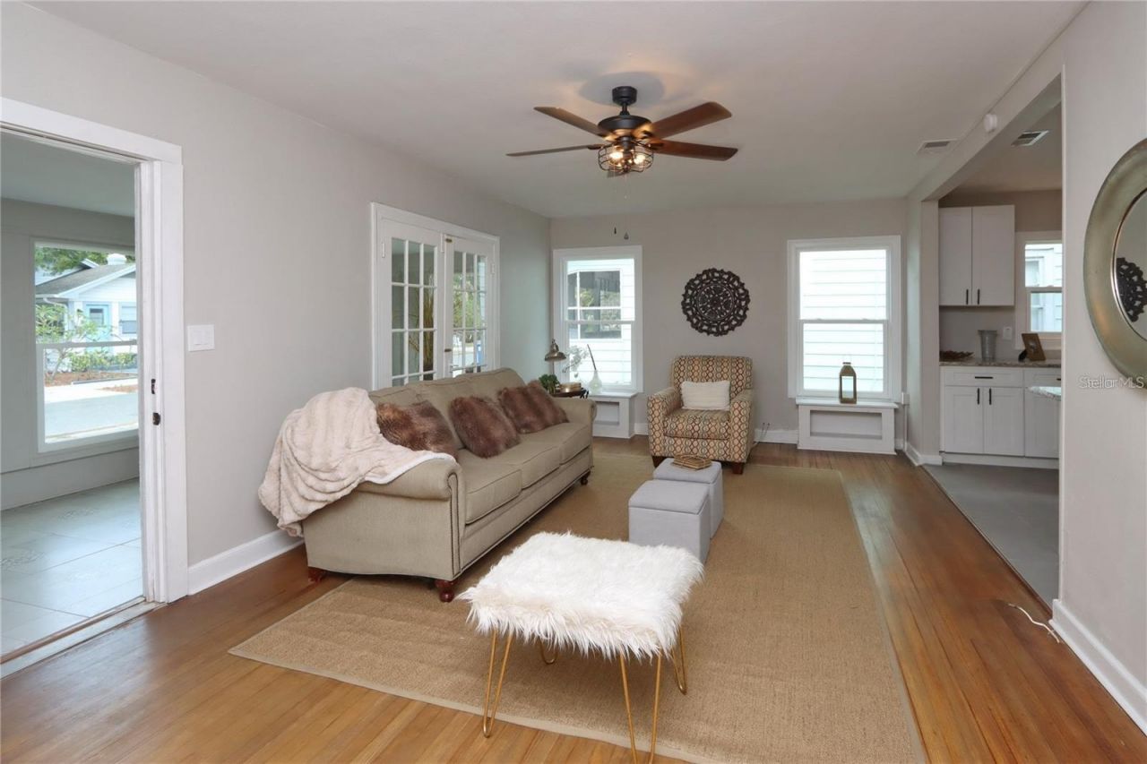 1532 13th Street S, Saint Petersburg, FL 33705 Photo