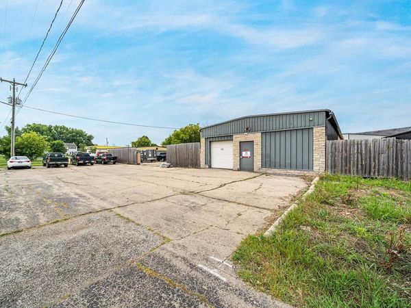 2825 BOWEN STREET, Oshkosh, WI 54901