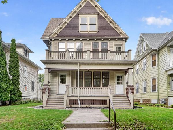 2951-2953 N Farwell AVENUE, Milwaukee, WI 53211