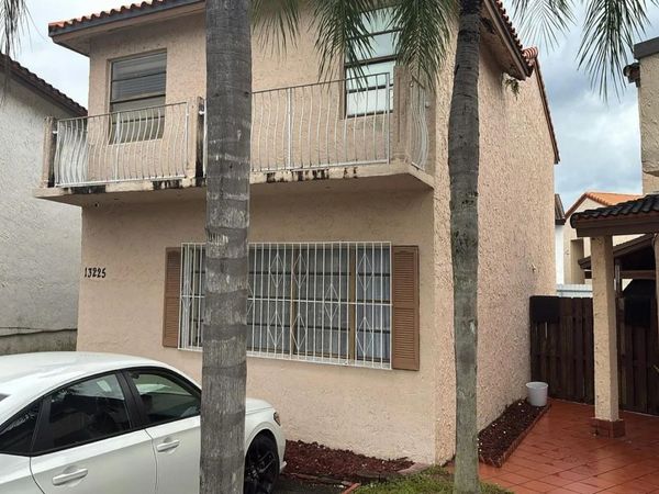 13225 SW 10th Terrace , Miami, FL 33184