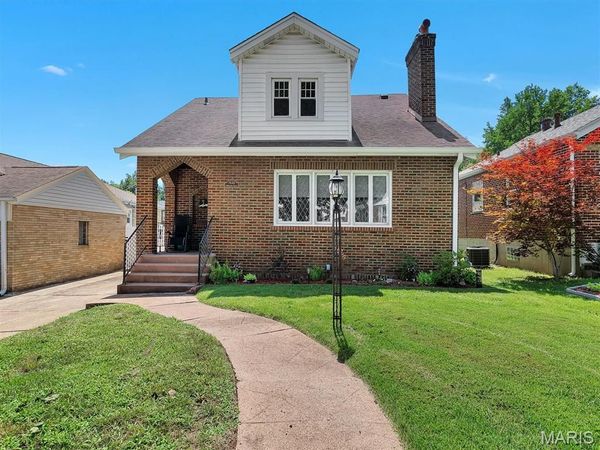 7448 Hillsdale Drive, St Louis, MO 63121