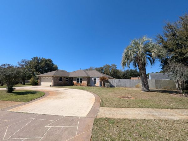 2217 Calle De Pizzaro, Navarre, FL 32566