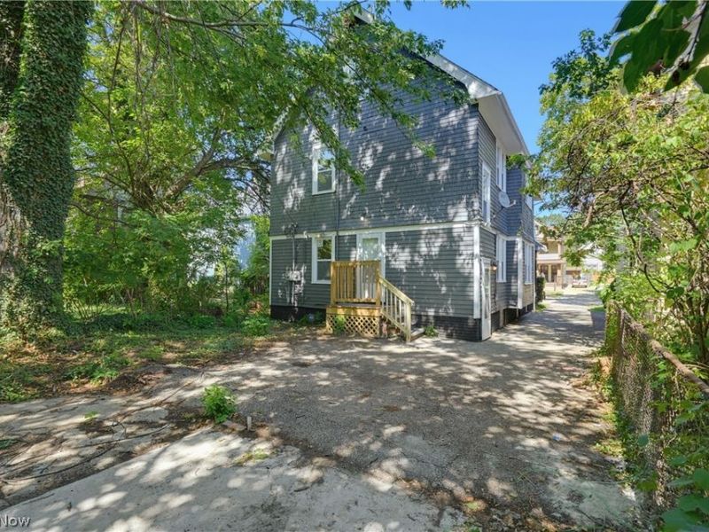 658 E 92nd Street, Cleveland, OH 44108 Photo 4
