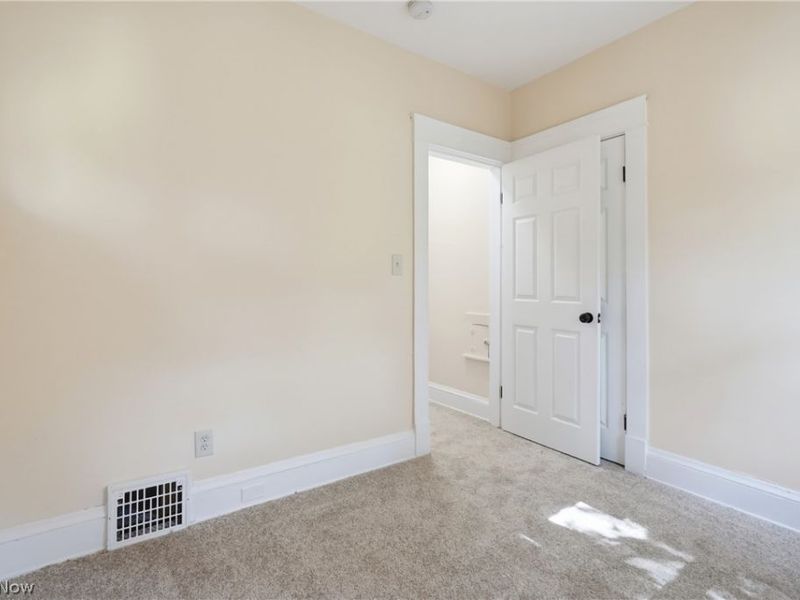 658 E 92nd Street, Cleveland, OH 44108 Photo 40