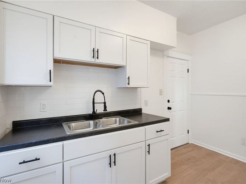 658 E 92nd Street, Cleveland, OH 44108 Photo 9
