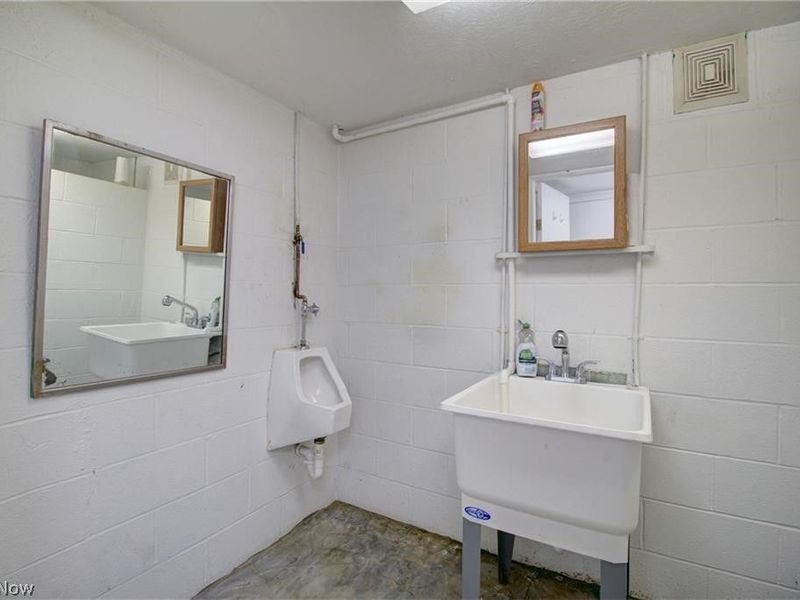 3563 Fulton Road, Cleveland, OH 44109 Photo 9