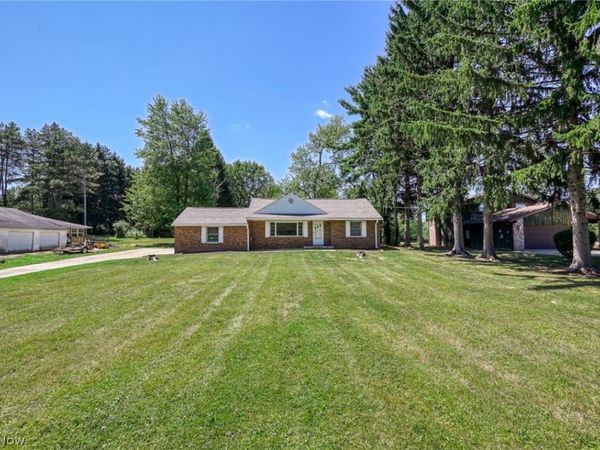 7570 Richmond Road , Oakwood Village, OH 44146