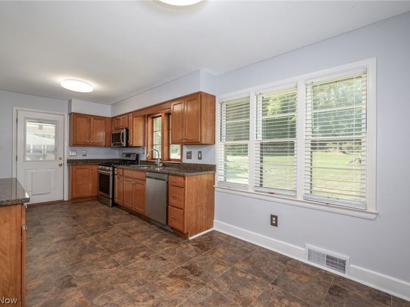 7570 Richmond Road, Oakwood Village, OH 44146 Photo 15