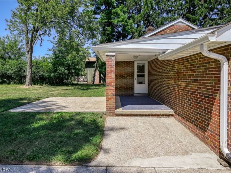 7570 Richmond Road, Oakwood Village, OH 44146 Photo 24