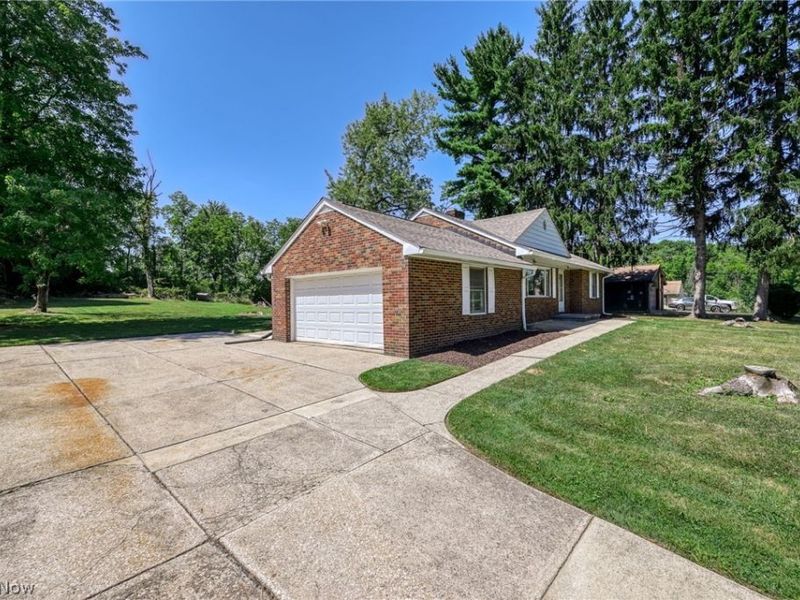 7570 Richmond Road, Oakwood Village, OH 44146 Photo 5
