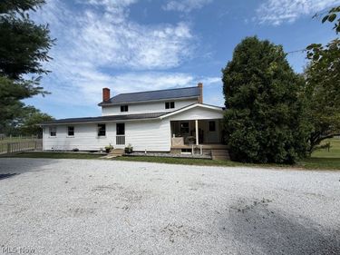 8869 Fredericksburg Road, Fredericksburg, OH 44627