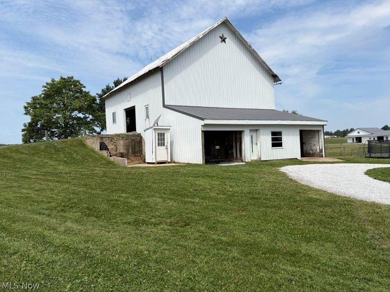 8869 Fredericksburg Road, Fredericksburg, OH 44627 Photo 10