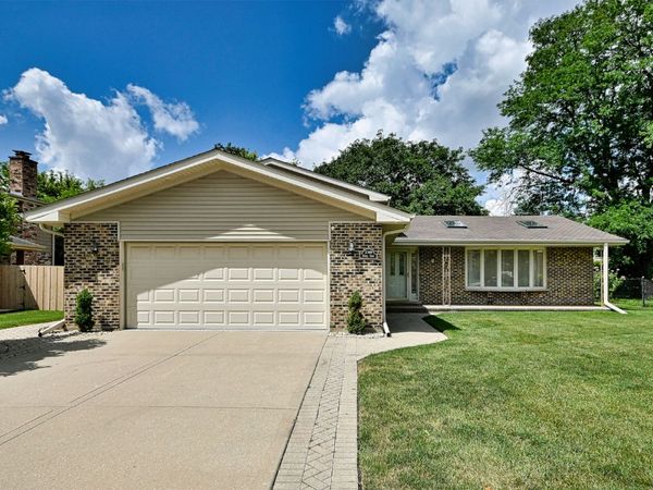 2360 N Drury Lane , Arlington Heights, IL 60004