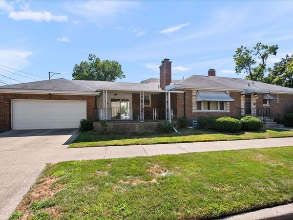 6939 N Francisco Avenue, Chicago, IL 60645