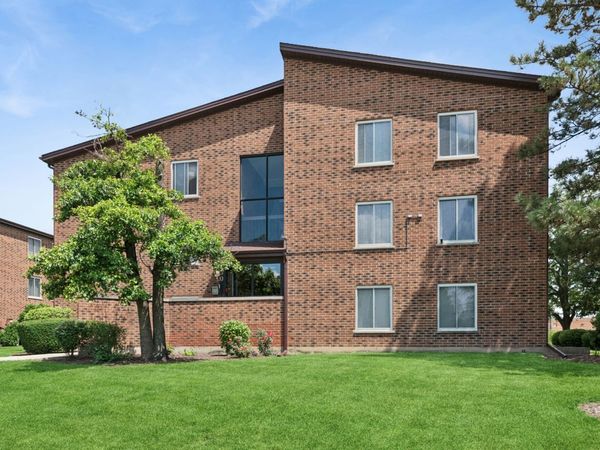 930 Perrie Drive , Unit 104, Elk Grove Village, IL 60007
