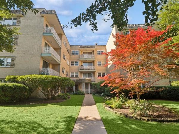 710 Oakton Street , Unit 201, Evanston, IL 60202