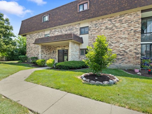11137 East Road , Unit A, Palos Hills, IL 60465