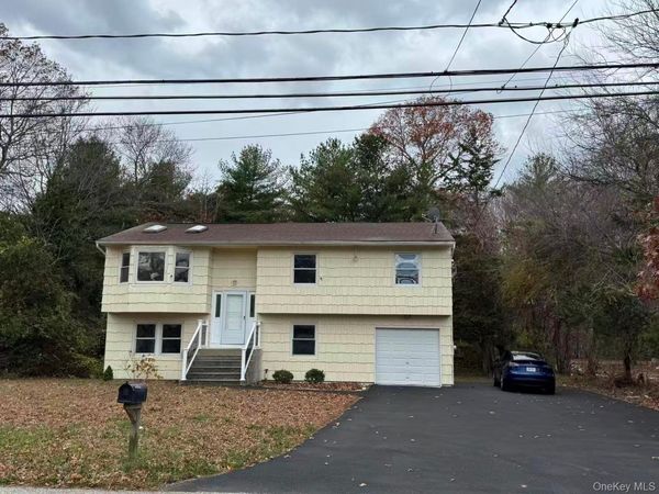 20 Westfield Road , Coram, NY 11727