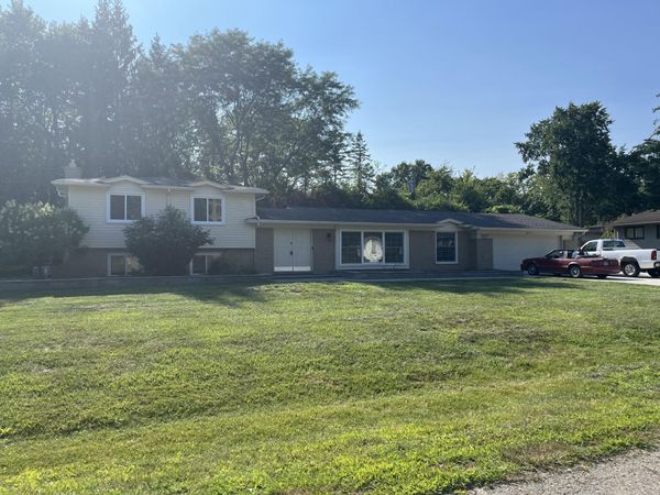 7096 Riverstone Road, West Bloomfield, MI 48322