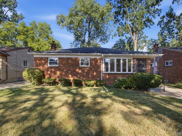 21840 Kenosha Street, Oak Park, Mi 48237