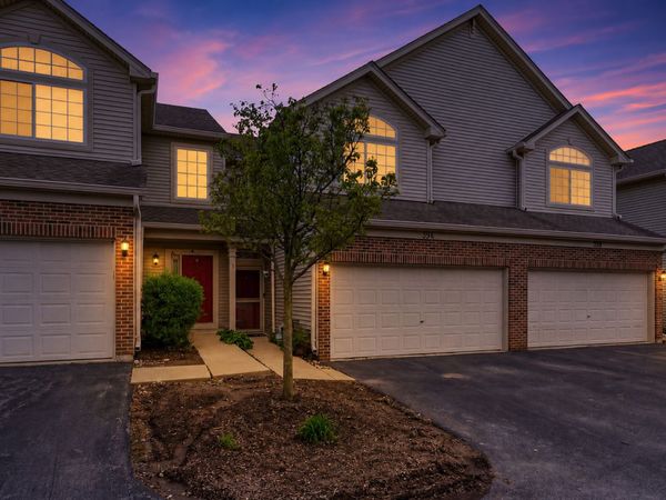 394 Jamestown Court , Aurora, IL 60504