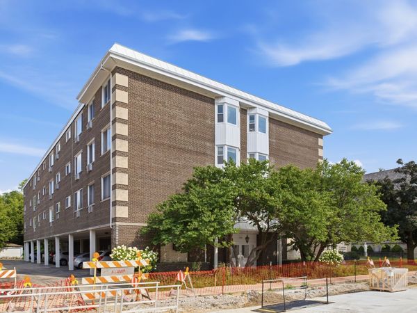 150 S Oak Park Avenue S, Unit 401, Oak Park, IL 60302