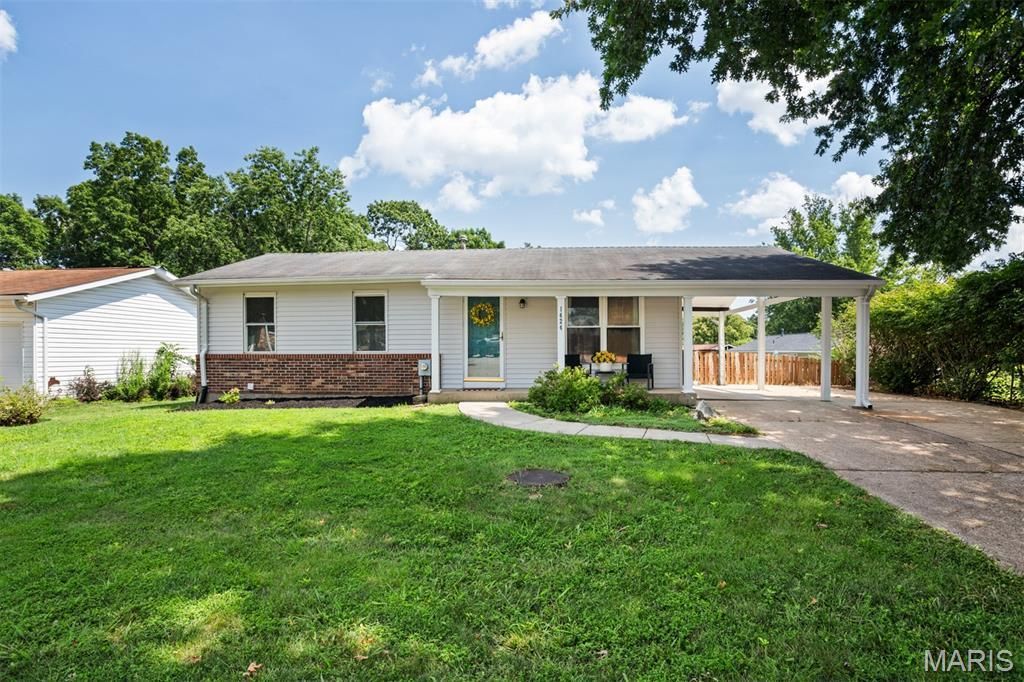 1424 Twin Trails Drive, Fenton, MO 63026 Main Photo