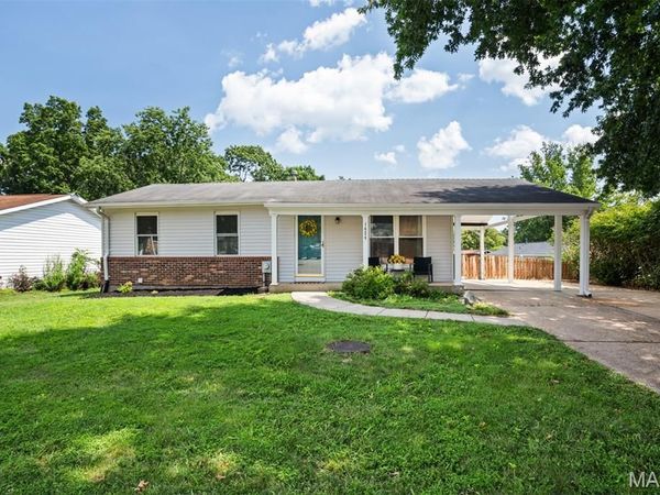 1424 Twin Trails Drive, Fenton, MO 63026