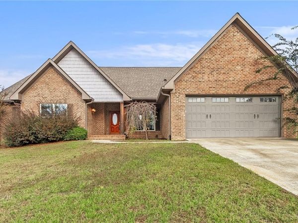 320 Turtle Bay Circle, Northport, AL 35473