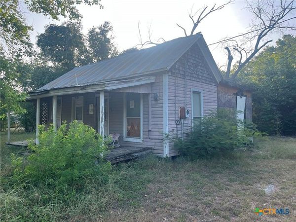 710 S College Avenue , Cameron, TX 76520