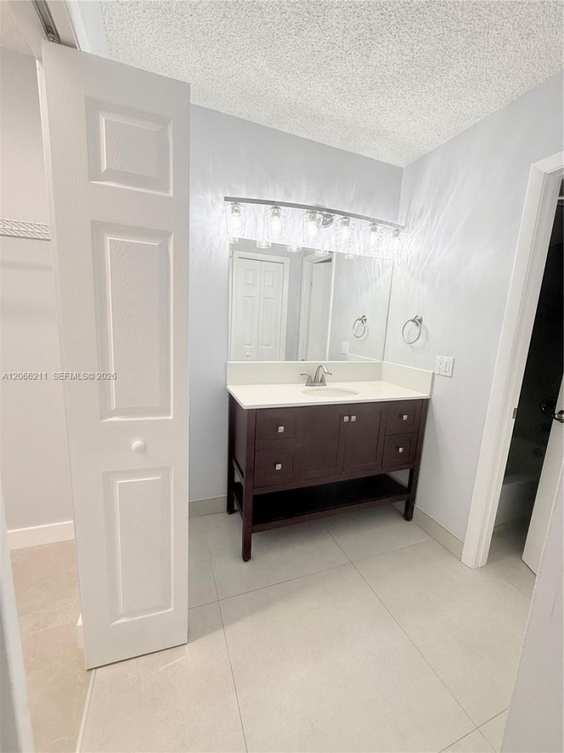 16511 Blatt Blvd , Unit 203, Weston, FL 33326 Photo