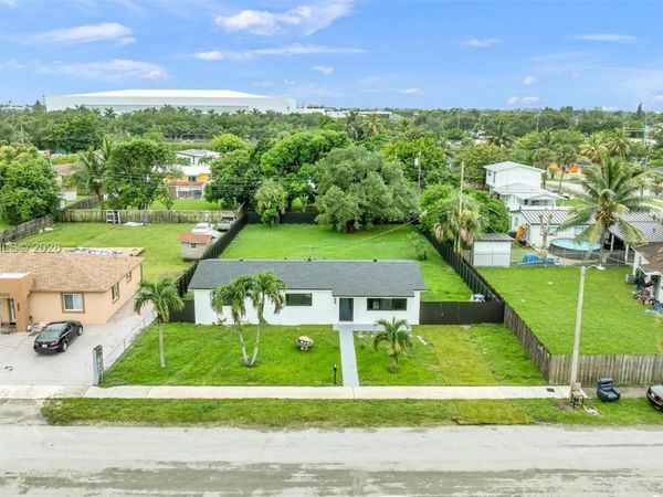 2600 NW 205th St , Miami Gardens, FL 33056