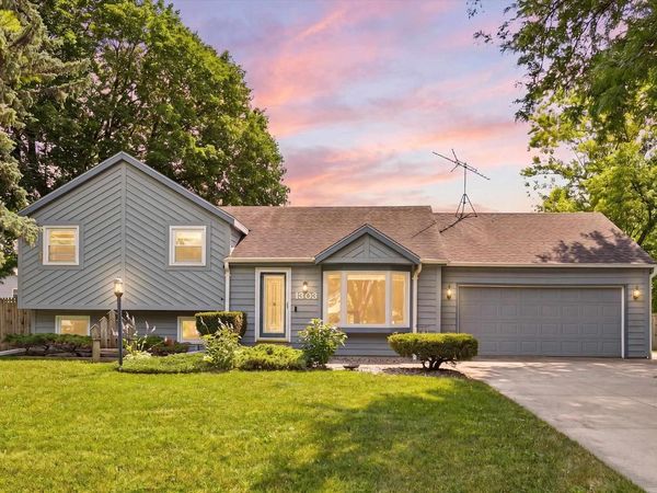 1303 GREEN VALLEY DRIVE, Neenah, WI 54956