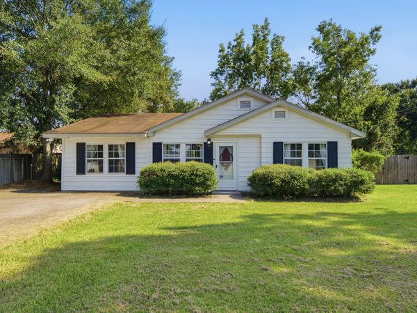 772 E Central Ave., Petal, MS 39465