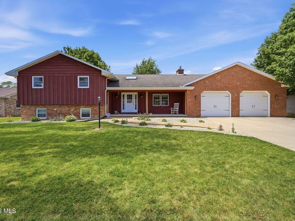 578 N Angela Drive, Fostoria, OH 44830