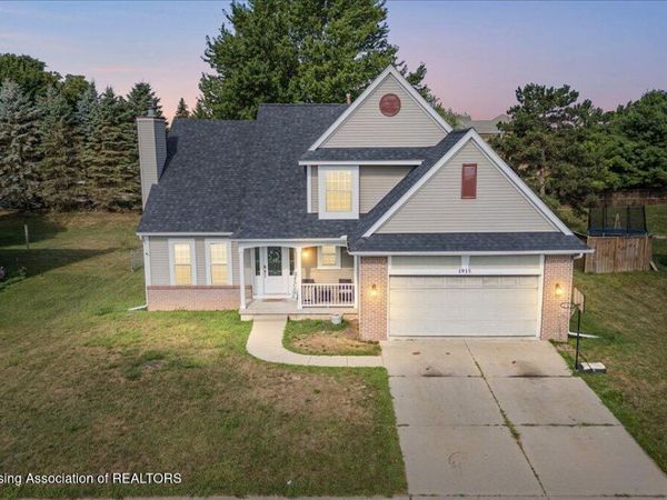 1915 Hollowbrook Drive, Holt, MI 48842