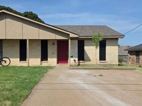 1014 Harbor Lakes Drive, Granbury, TX 76048