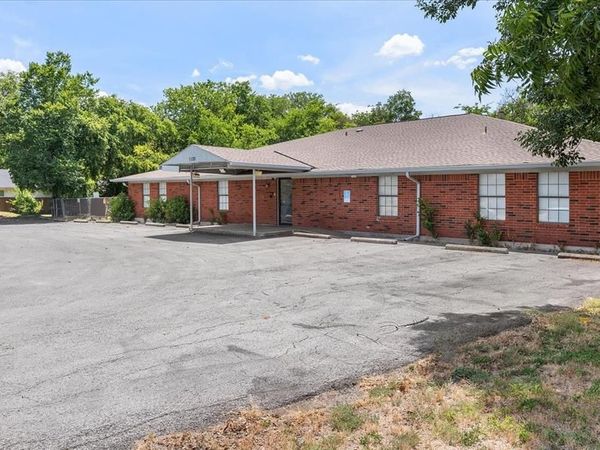 1125 Roberts Cut Off Road, River Oaks, TX 76114
