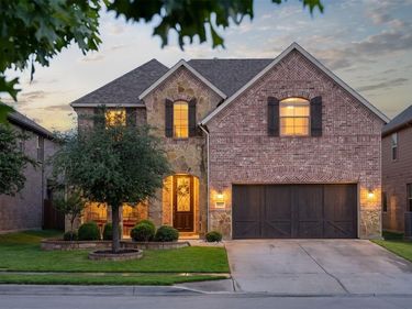 8337 Sandhill Crane Drive, Fort Worth, TX 76118
