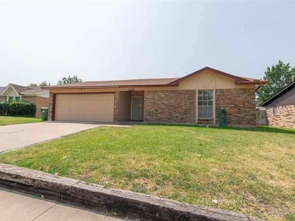 6412 Rebecca Lane , Watauga, TX 76148