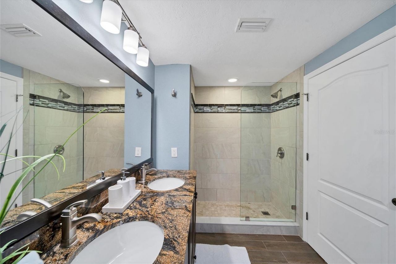 3401 54th Drive W, Unit 202, Bradenton, FL 34210 Photo