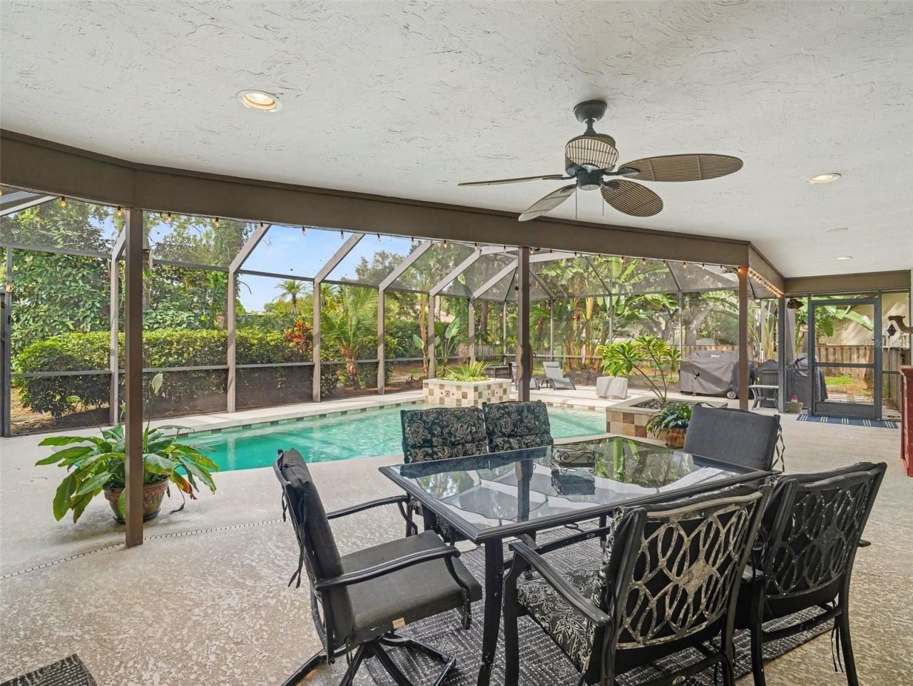 3911 Country View Cir, Sarasota, FL 34233 Photo