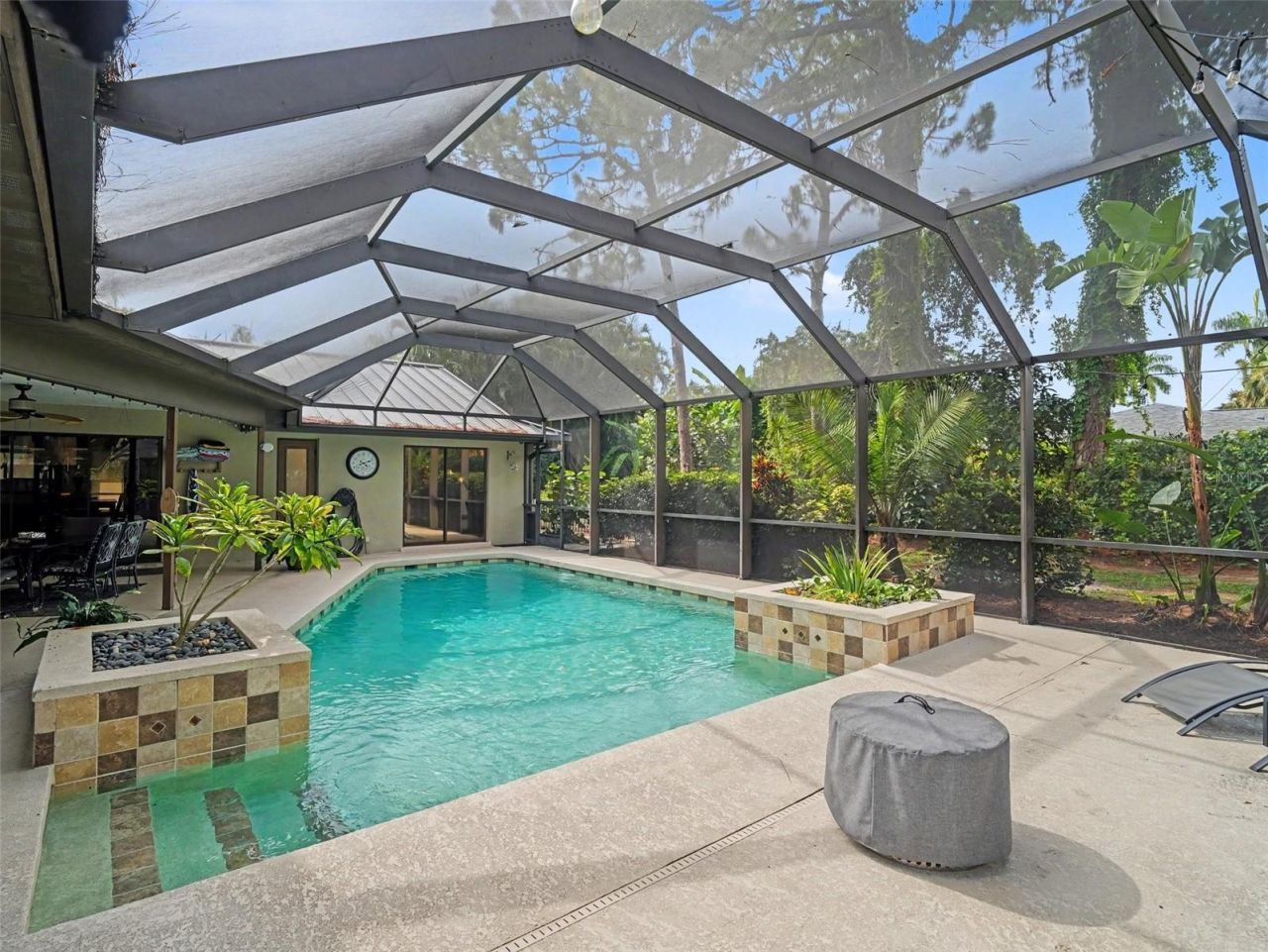 3911 Country View Cir, Sarasota, FL 34233 Photo