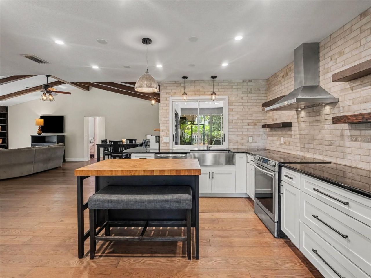 3911 Country View Cir, Sarasota, FL 34233 Photo