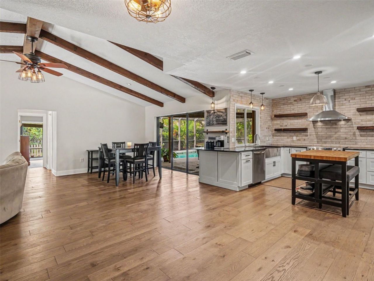 3911 Country View Cir, Sarasota, FL 34233 Photo