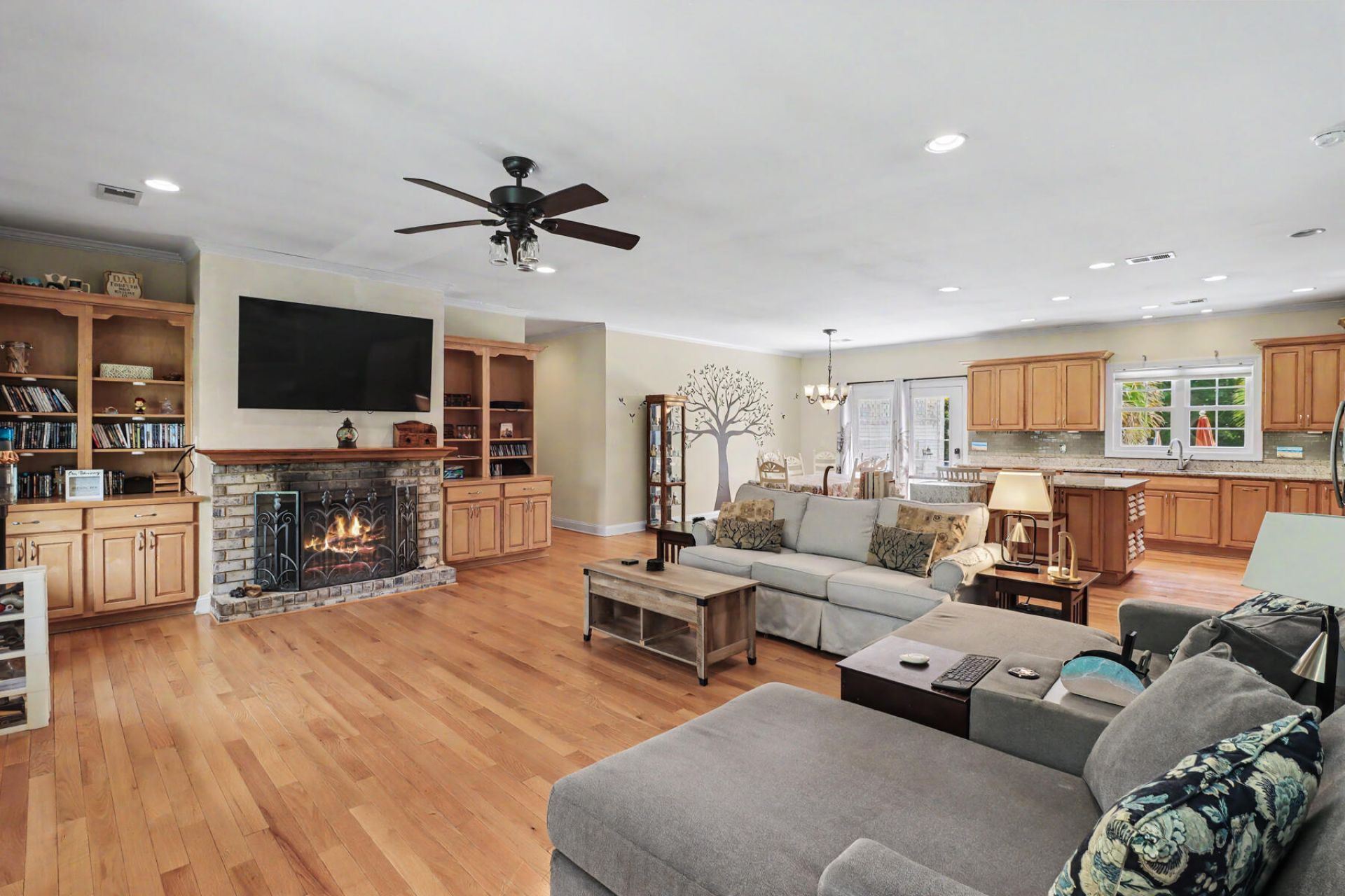 151 Poplar Creek Drive Photo 11