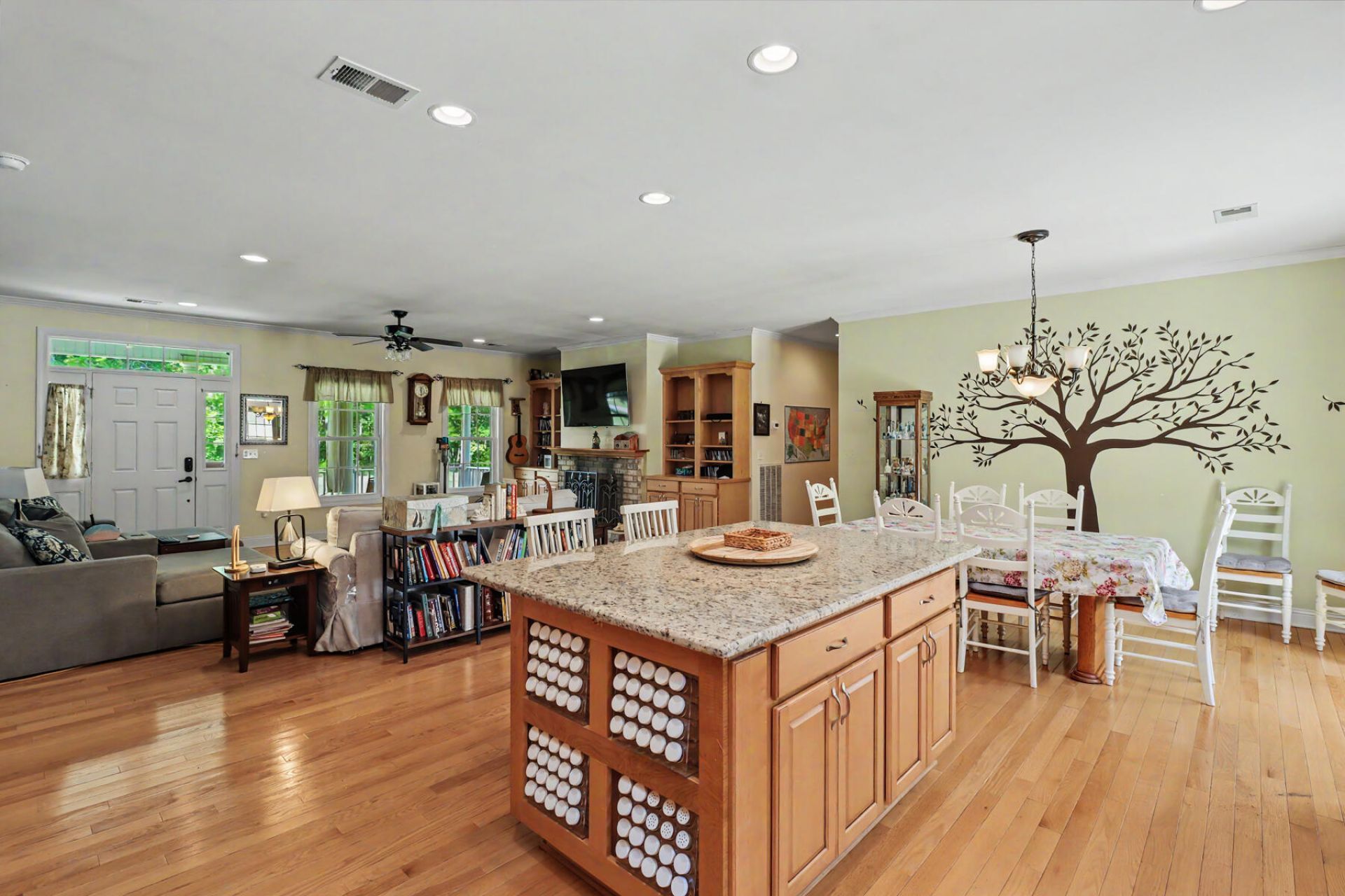 151 Poplar Creek Drive Photo 17