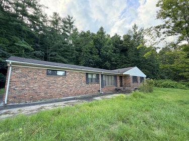 8683 U.S. 119, Calvin, KY 40813